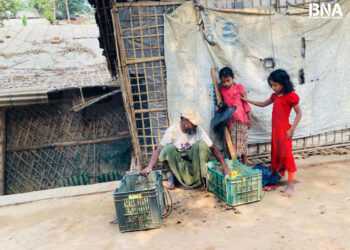 Rohingya Children Forced to Sell Ramadan Items Instead of Attending School