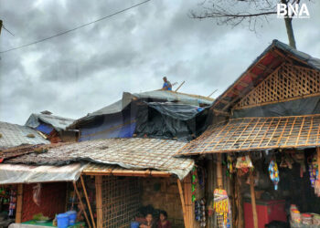 Heavy Rain in Cox’s Bazar Puts Rohingya Camps at Risk(Photo News)