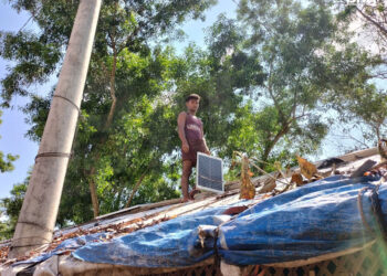 Scorching Heat Adds to Misery in Rohingya Refugee Camps Amid Lack of Basic Facilities
