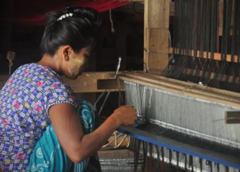 Weaving Industry in Arakan Comes to a Halt