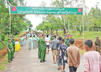 (ဓာတ်ပုံ - စစ်ကောင်စီတပ်ကအတင်းအဓမ္မစစ်မှုထမ်းခိုင်းထားသူတွေ / စစ်ကောင်စီ)