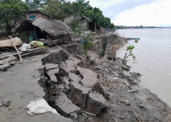 At Least Ten Homes Relocated Amid Growing Riverbank Erosion in Minbra